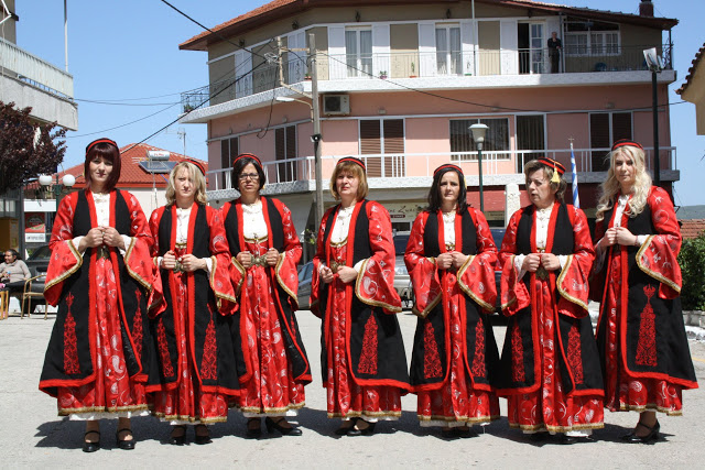 Με πολύ κόσμο η παραδοσιακή χορευτική παράσταση στην Πλατεία ΚΑΤΟΥΝΑΣ (ΦΩΤΟ: Παναγιώτης Τσούτσουρας) - Φωτογραφία 5