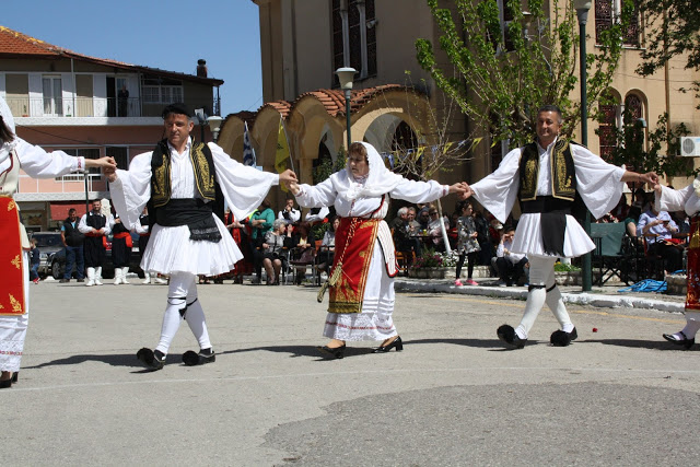 Με πολύ κόσμο η παραδοσιακή χορευτική παράσταση στην Πλατεία ΚΑΤΟΥΝΑΣ (ΦΩΤΟ: Παναγιώτης Τσούτσουρας) - Φωτογραφία 74