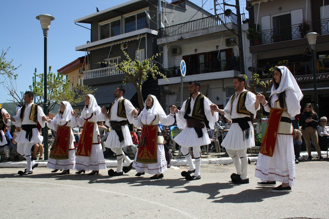 Με πολύ κόσμο η παραδοσιακή χορευτική παράσταση στην Πλατεία ΚΑΤΟΥΝΑΣ (ΦΩΤΟ: Παναγιώτης Τσούτσουρας) - Φωτογραφία 77