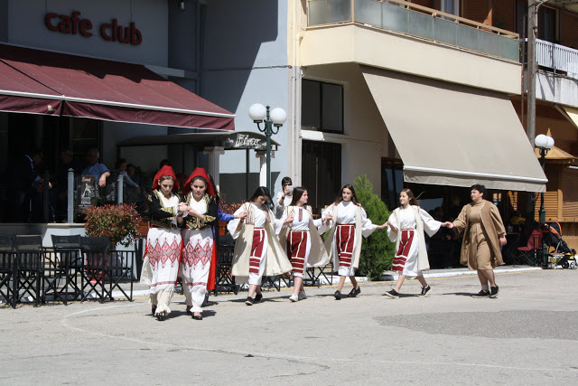 Με πολύ κόσμο η παραδοσιακή χορευτική παράσταση στην Πλατεία ΚΑΤΟΥΝΑΣ (ΦΩΤΟ: Παναγιώτης Τσούτσουρας) - Φωτογραφία 81