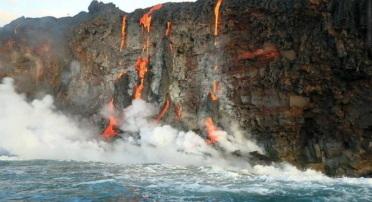 Χαβάη: Το ηφαίστειο Κιλαουέα «χύνεται» στη θάλασσα [video] - Φωτογραφία 1