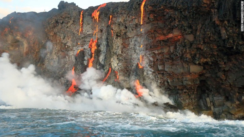 Χαβάη: Το ηφαίστειο Κιλαουέα «χύνεται» στη θάλασσα [video] - Φωτογραφία 3
