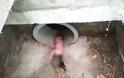 Ντροπή για το ανθρώπινο είδος: Πέταξαν νεογέννητο μωράκι μέσα σε ένα παγωμένο φρεάτιο βάθους 2 μέτρων  Συγκλονιστικό βίντεο - Φωτογραφία 1