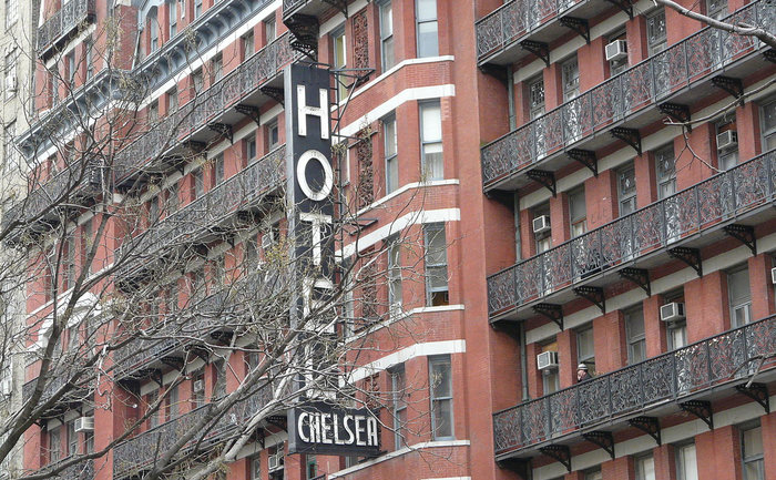 Στο σφυρί 55 πόρτες του θρυλικού Chelsea Hotel - Φωτογραφία 4