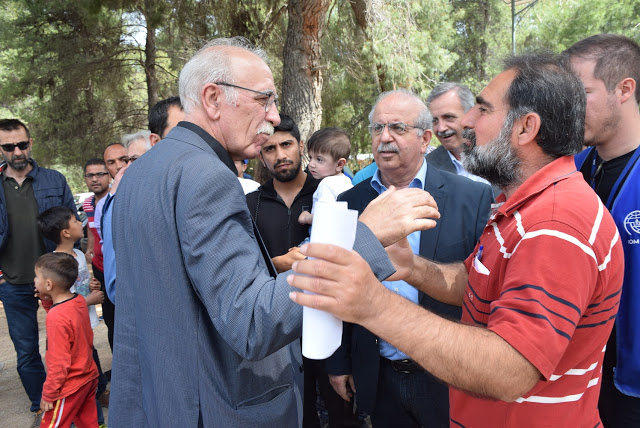 Αβραμόπουλος και Βίτσας επισκέφθηκαν πρόσφυγες στη Ριτσώνα (ΦΩΤΟ) - Φωτογραφία 4