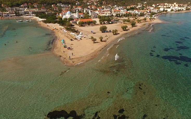Γνωρίστε το πιο πράσινο και παρεΐστικο νησί του Σαρωνικού με τα καταγάλανα νερά! [photos] - Φωτογραφία 4