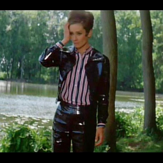 Σε αυτή την ταινία του 1967, η Audrey Hepburn φορά όλες τις τάσεις της φετινής άνοιξης - Φωτογραφία 3