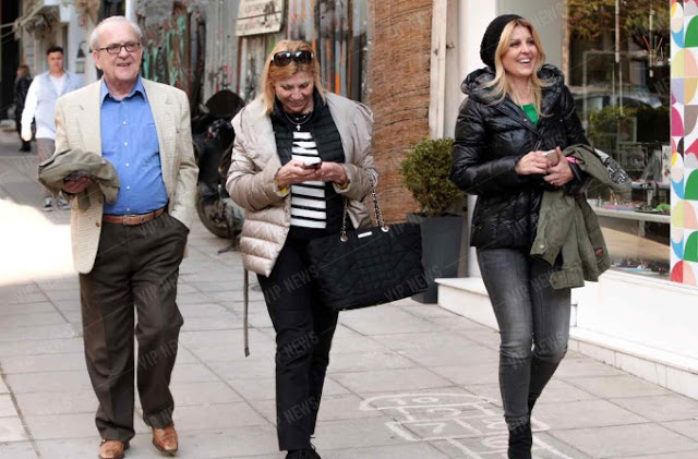 Έλενα Ράπτη: Βόλτα στην Θεσσαλονίκη με τους γονείς της - Φωτογραφία 2