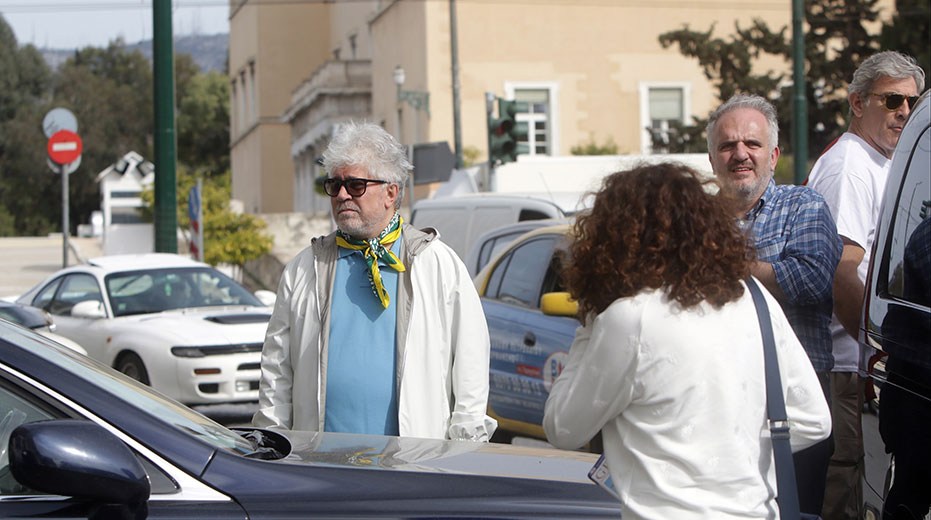 Pedro Almodovar: Οι διακοπές στην Αθήνα και η τυχαία συνάντηση με τον Γιώργο Λιάγκα - Φωτογραφία 3