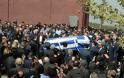 Η Ελλάδα αποχαιρέτησε τον 34χρονο πιλότο που σκοτώθηκε στη Σκύρο - Σπαραγμός και λιποθυμίες στη κηδεία του! (ΦΩΤΟ & ΒΙΝΤΕΟ) - Φωτογραφία 2