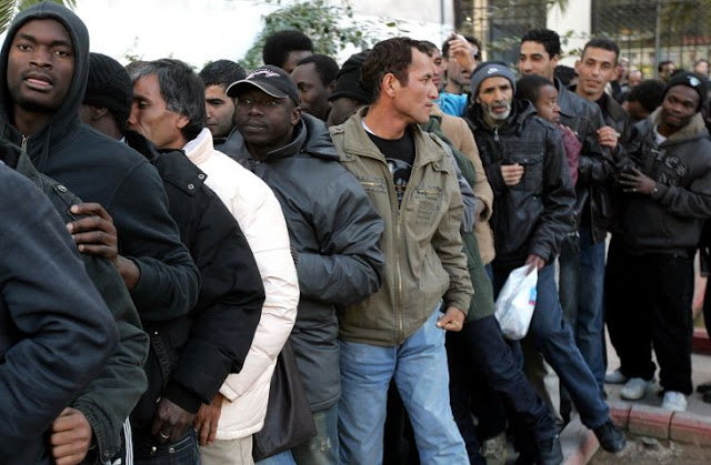 Μπαράζ «ελληνοποιήσεων» 850.000 παράνομων μεταναστών για ψηφοθηρικούς σκοπούς - Φωτογραφία 1