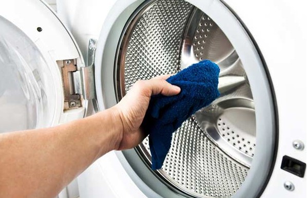 Ο πιο απλός και οικονομικός τρόπος να απολυμάνετε το πλυντήριο ρούχων - Φωτογραφία 1