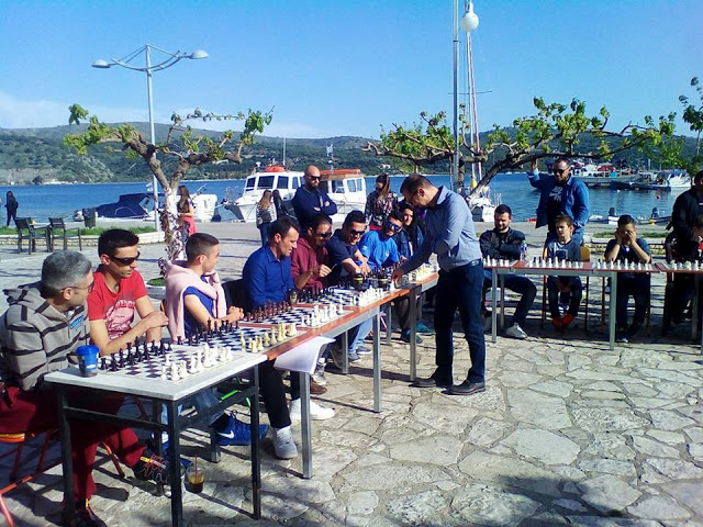 Εξαιρετική επιτυχία στο σκακιστικό «ΣΙΜΟΥΛΤΑΝΕ» στον ΑΣΤΑΚΟ - Ο εκπαιδευτής FIDE INSTRUCTOR Μπάμπης Τζότζολης αντιμετώπισε ταυτόχρονα 38 σκακιστές! - Φωτογραφία 10