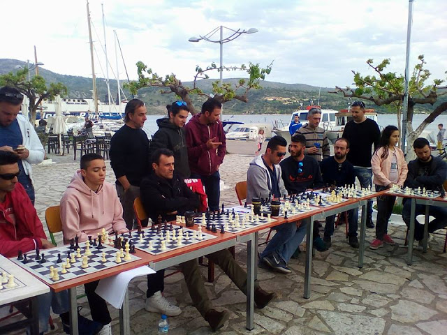 Εξαιρετική επιτυχία στο σκακιστικό «ΣΙΜΟΥΛΤΑΝΕ» στον ΑΣΤΑΚΟ - Ο εκπαιδευτής FIDE INSTRUCTOR Μπάμπης Τζότζολης αντιμετώπισε ταυτόχρονα 38 σκακιστές! - Φωτογραφία 12