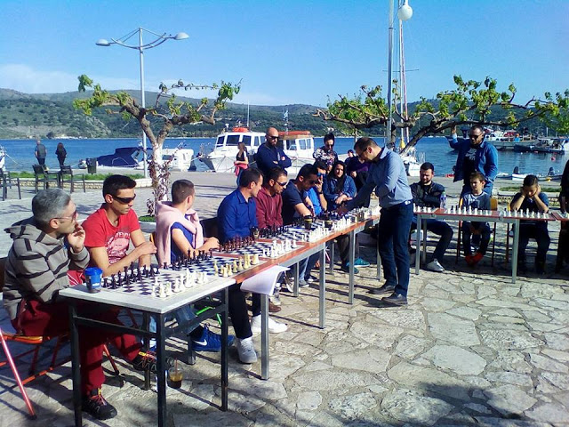 Εξαιρετική επιτυχία στο σκακιστικό «ΣΙΜΟΥΛΤΑΝΕ» στον ΑΣΤΑΚΟ - Ο εκπαιδευτής FIDE INSTRUCTOR Μπάμπης Τζότζολης αντιμετώπισε ταυτόχρονα 38 σκακιστές! - Φωτογραφία 14
