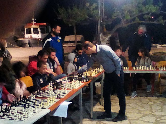 Εξαιρετική επιτυχία στο σκακιστικό «ΣΙΜΟΥΛΤΑΝΕ» στον ΑΣΤΑΚΟ - Ο εκπαιδευτής FIDE INSTRUCTOR Μπάμπης Τζότζολης αντιμετώπισε ταυτόχρονα 38 σκακιστές! - Φωτογραφία 19