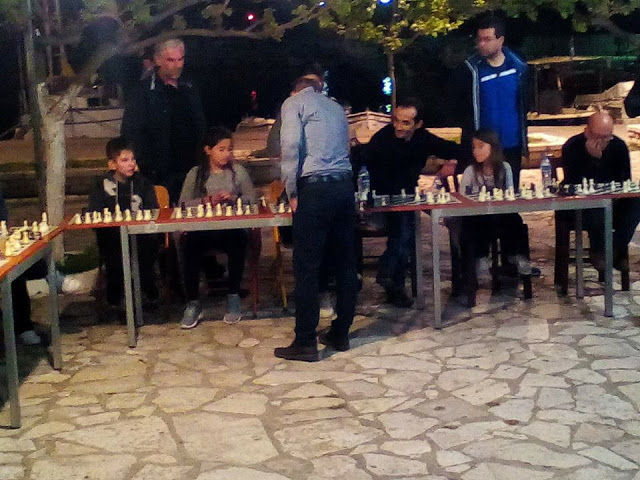Εξαιρετική επιτυχία στο σκακιστικό «ΣΙΜΟΥΛΤΑΝΕ» στον ΑΣΤΑΚΟ - Ο εκπαιδευτής FIDE INSTRUCTOR Μπάμπης Τζότζολης αντιμετώπισε ταυτόχρονα 38 σκακιστές! - Φωτογραφία 22
