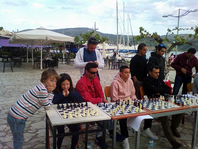 Εξαιρετική επιτυχία στο σκακιστικό «ΣΙΜΟΥΛΤΑΝΕ» στον ΑΣΤΑΚΟ - Ο εκπαιδευτής FIDE INSTRUCTOR Μπάμπης Τζότζολης αντιμετώπισε ταυτόχρονα 38 σκακιστές! - Φωτογραφία 8