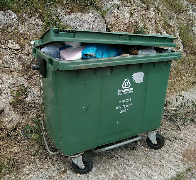 Αμάζευτα τα σκουπίδια και σε Κάδο στην ΠΑΠΑΔΑΤΟΥ Ξηρομέρου (ΦΩΤΟ) - Φωτογραφία 2