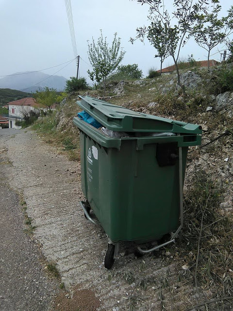 Αμάζευτα τα σκουπίδια και σε Κάδο στην ΠΑΠΑΔΑΤΟΥ Ξηρομέρου (ΦΩΤΟ) - Φωτογραφία 3