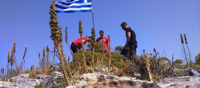 Πολίτες ύψωσαν την ελληνική σημαία στη νησίδα Ανθρωποφάς στα Δωδεκάνησα που η Αγκυρα αμφισβητεί την ελληνική κυριαρχία! - Φωτογραφία 1