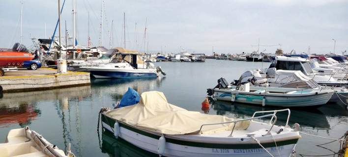 Χωρίς φύλαξη το λιμάνι στην Αρτέμιδα -Στόχος ληστών σκάφη και βάρκες - Φωτογραφία 1