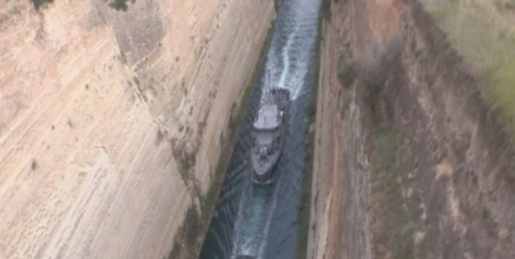 Άρχισαν τα όργανα για τα...καλά: Τουρκικό πολεμικό πλοίο πέρασε από τον Ισθμό της Κορίνθου [video] - Φωτογραφία 1