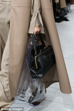 Η νέα it bag μοιάζει με σακούλα super market και κοστίζει 480 ευρώ! - Φωτογραφία 4