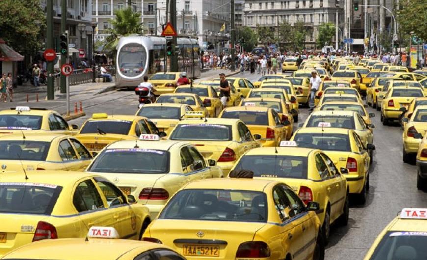 Βαριά χρηματικά πρόστιμα σε δήμους εάν δεν οριοθετήσουν πιάτσες ταξί - Φωτογραφία 1