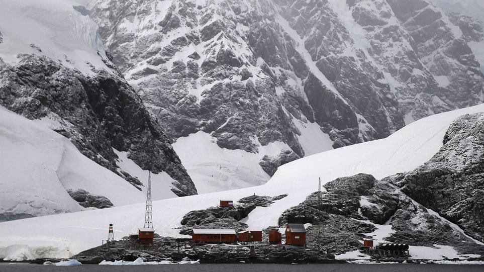 Το κλίμα στα... άκρα: Ρεκόρ χιονόπτωσης 200 χρόνων στην Ανταρκτική - Φωτογραφία 1