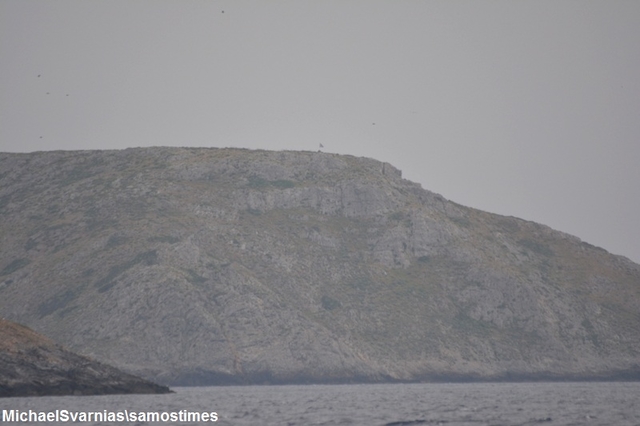 Βίντεο - ντοκουμέντο: Η ελληνική σημαία κυματίζει κανονικά στη βραχονησίδα Ανθρωποφάς - Φωτογραφία 2