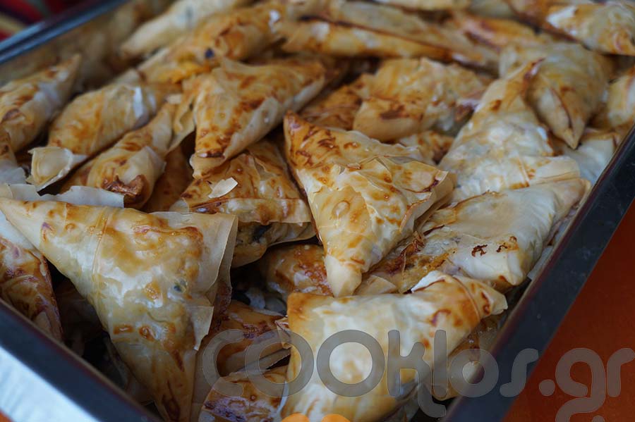Η συνταγή της ημέρας: Πεντανόστιμα κοτοπιτάκια με φύλλο κρούστας - Φωτογραφία 1