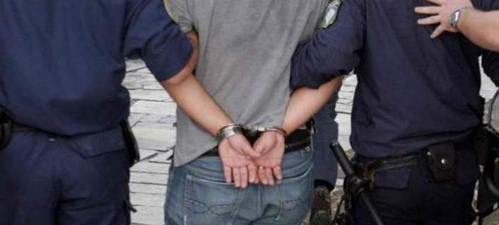 Σύλληψη διακινητή αλλοδαπών και της άμεσης συνεργού του στην Πάτρα - Φωτογραφία 1