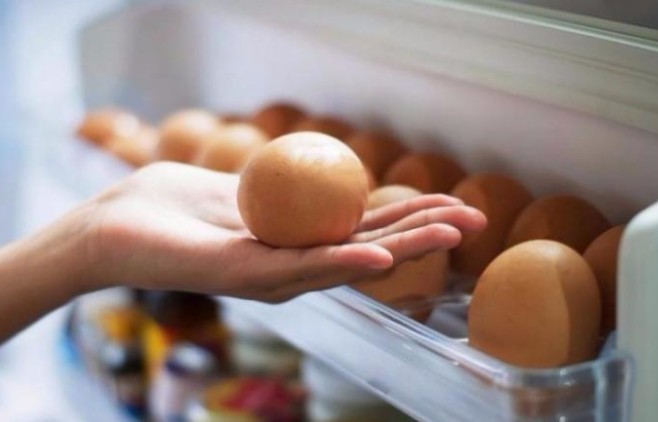 Προσοχή: Γιατί απαγορεύεται να βάζετε τα αυγά στις θήκες της πόρτας του ψυγείου! - Φωτογραφία 1