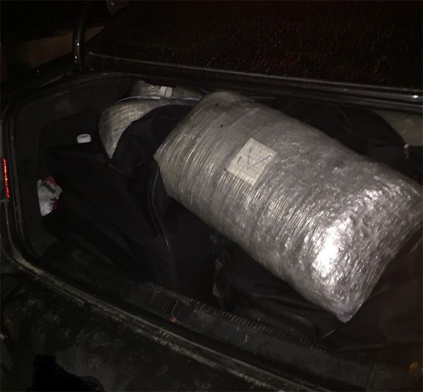 Η Ασφάλεια Ιωαννίνων συνέλαβε δύο άτομα με 147 κιλά κάνναβης (ΔΕΙΤΕ ΦΩΤΟ) - Φωτογραφία 2