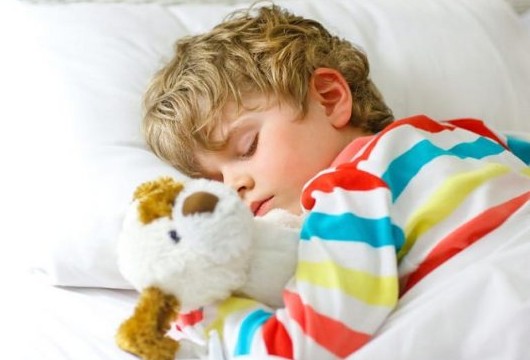 Τα παιδιά που πάνε νωρίς για ύπνο έχουν 50% λιγότερες πιθανότητες να γίνουν παχύσαρκοι έφηβοι - Φωτογραφία 1