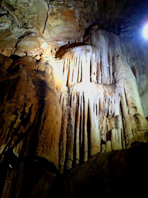 Ανατριχιαστικά ευρήματα μαγείας σε σπήλαιο -βάραθρο στο Πετροχώρι Θέρμου (ΦΩΤΟ) - Φωτογραφία 15