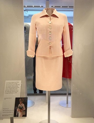 Diana: Her Fashion Story: Τα θρυλικά φορέματα της πριγκίπισσας του λαού - Φωτογραφία 5