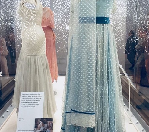 Diana: Her Fashion Story: Τα θρυλικά φορέματα της πριγκίπισσας του λαού - Φωτογραφία 6