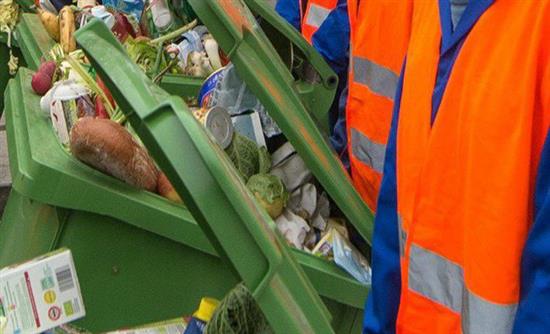 Οι Αμερικανοί πετούν στα σκουπίδια 150.000 τόνους τροφίμων την ημέρα! - Φωτογραφία 1