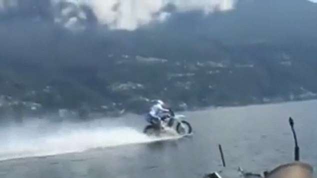 Μεγάλος τυπάρας - Έκανε το απίστευτο: Μοτοσικλετιστής ρολάρει πάνω σε...λίμνη με μηχανή αψηφώντας την βαρύτητα - Φωτογραφία 2