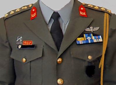 Απατεώνας με στολή... συνταγματάρχη - Φωτογραφία 1