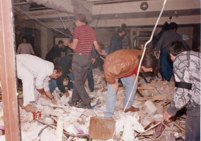 Σαν σήμερα 27χρόνια μετά! Όταν η Πάτρα πνίγηκε στο αίμα - Εικόνες που χάραξαν βαθιά όσους έζησαν την τραγωδία της Βότση - Φωτογραφία 4