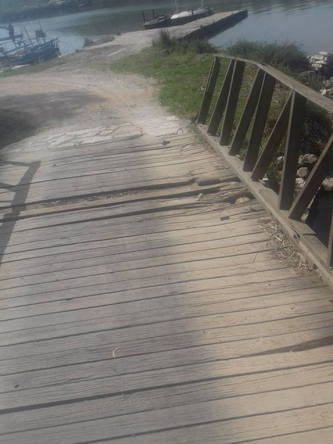 ΒΟΝΙΤΣΑ: Σε εγκατάλειψη και επικίνδυνη η πεζογέφυρα στη Χώρα (ΦΩΤΟ) - Φωτογραφία 7