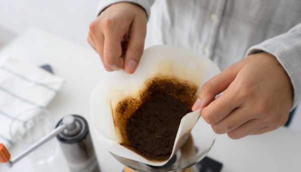 Πώς να χρησιμοποιήσετε τα υπολείμματα του χρησιμοποιημένου σας καφέ - Φωτογραφία 1