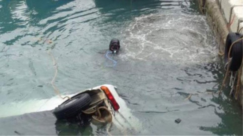 Λευκάδα: Νεκρός ο οδηγός που έκανε βουτιά θανάτου στη θάλασσα - Φωτογραφία 1