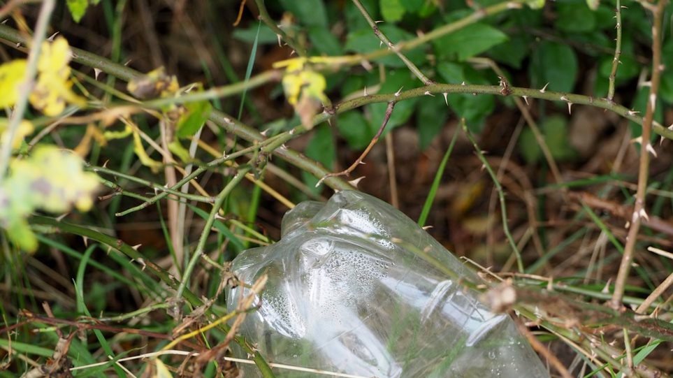 Δημιουργήθηκε ένζυμο που τρώει... πλαστικά μπουκάλια - Φωτογραφία 1