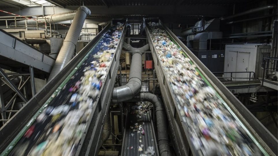Η ΕΕ βάζει στόχο να φθάσει στο 65% η ανακύκλωση αστικών αποβλήτων μέχρι το 2035 - Φωτογραφία 1