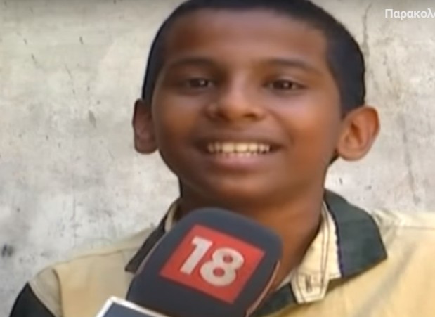 Απίστευτο: Αγόρι στην Ινδία ανάβει λάμπες με ένα άγγιγμα - Φωτογραφία 1