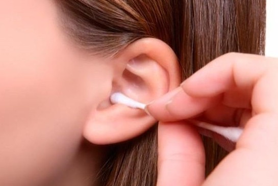 Αυτό είναι το λάθος που κάνουν όλοι στον καθαρισμό των αυτιών: Κίνδυνος για απώλεια ακοής! - Φωτογραφία 1